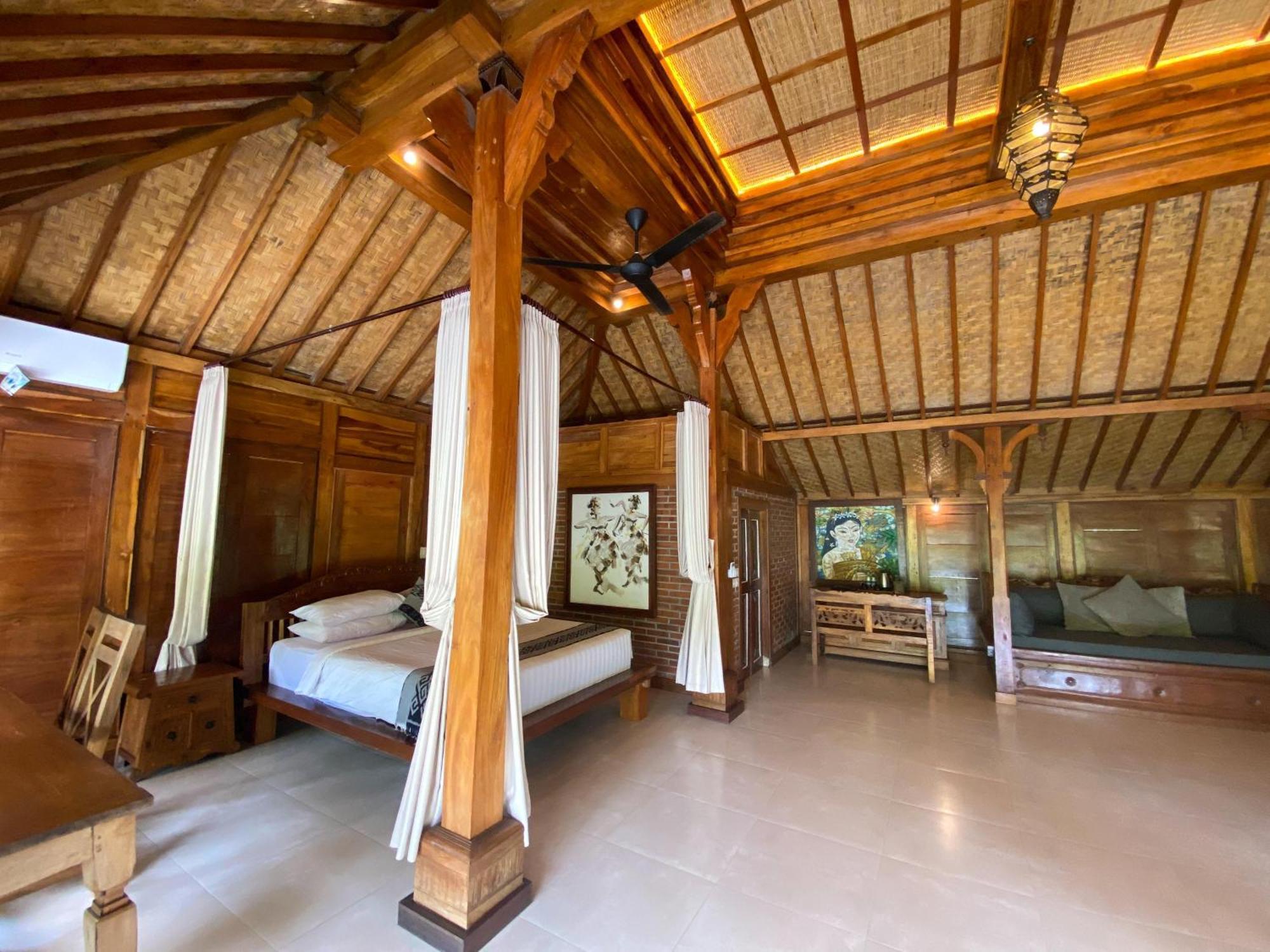Guest house Abian Ayu 4*